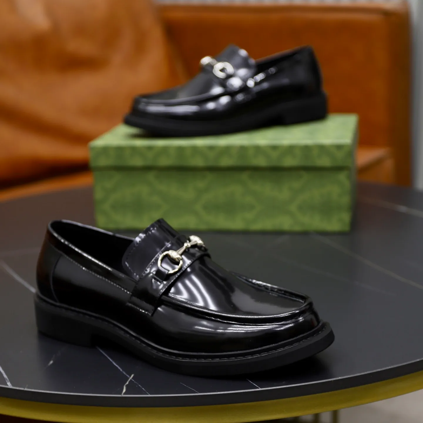 Ex-factory price: 540💰🙅‍♂️🙅‍♂️🙅‍♂️ Brand: GUCCI Standard code: Men's code 38-44 (45 can be customized) Grade: Same style as the official website Original order quality Material: Original cowhide surface Comfortable cowhide lining Original outsole Style category: Men's fashionable casual leather shoes Distinguished big-name luxury elements Top luxury Color: actual picture color